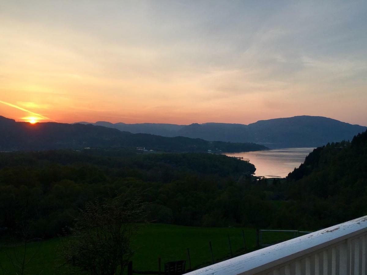 Fjord Road Apartment Hjelmeland Bagian luar foto